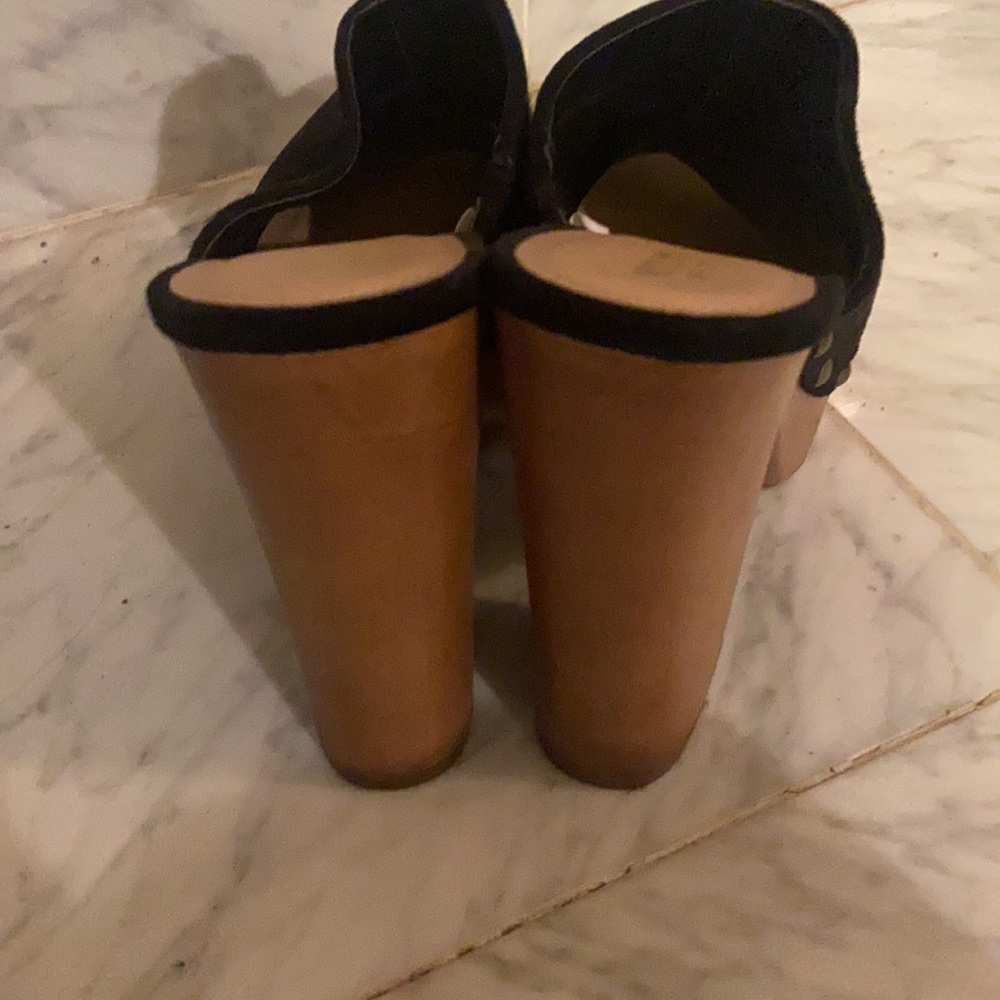 Groovy clogs - Picture 3 of 4